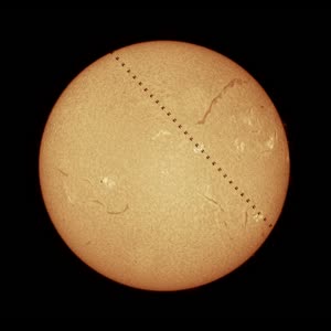 Tránsito de la ISS por el Sol